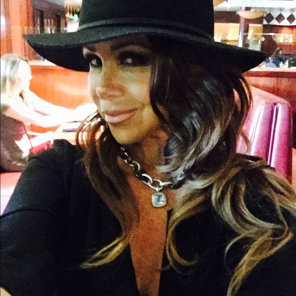 Meet your Posher, Rosie - Picture 4 of 5